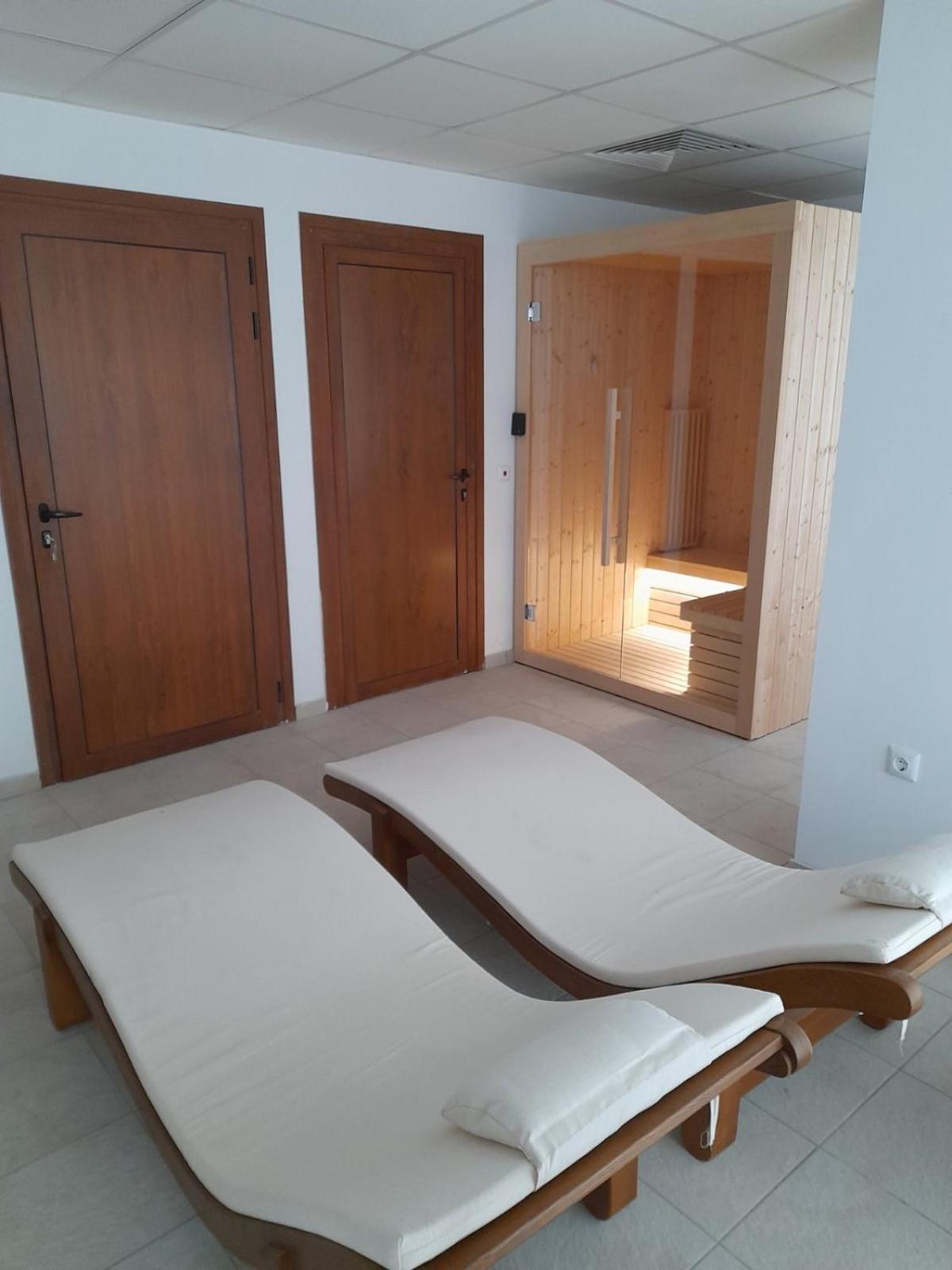 Queen'S Garden Balchik Apartment Bagian luar foto