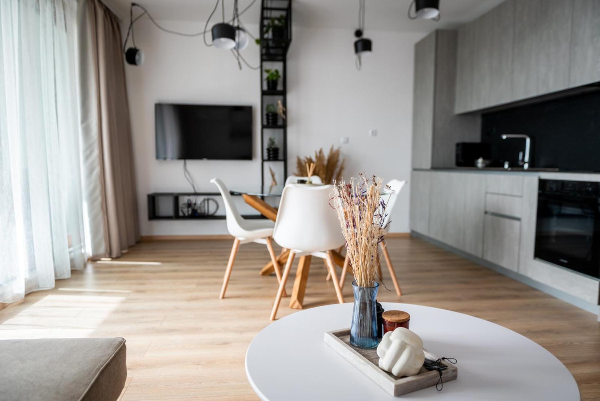 Queen'S Garden Balchik Apartment Bagian luar foto
