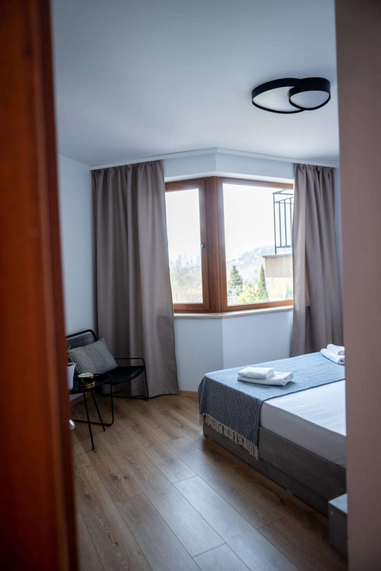 Queen'S Garden Balchik Apartment Bagian luar foto