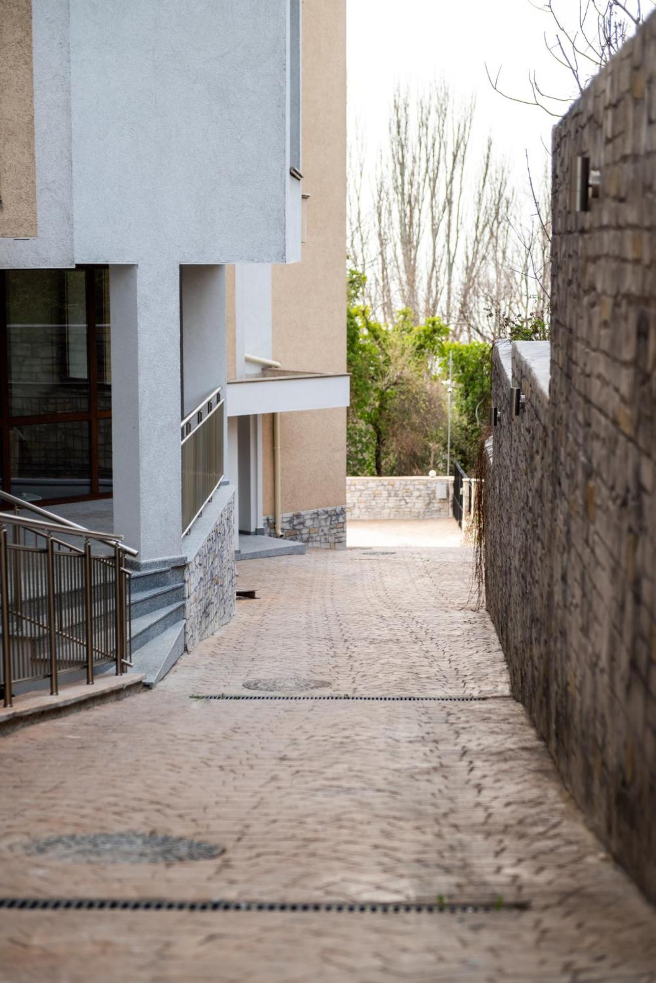 Queen'S Garden Balchik Apartment Bagian luar foto