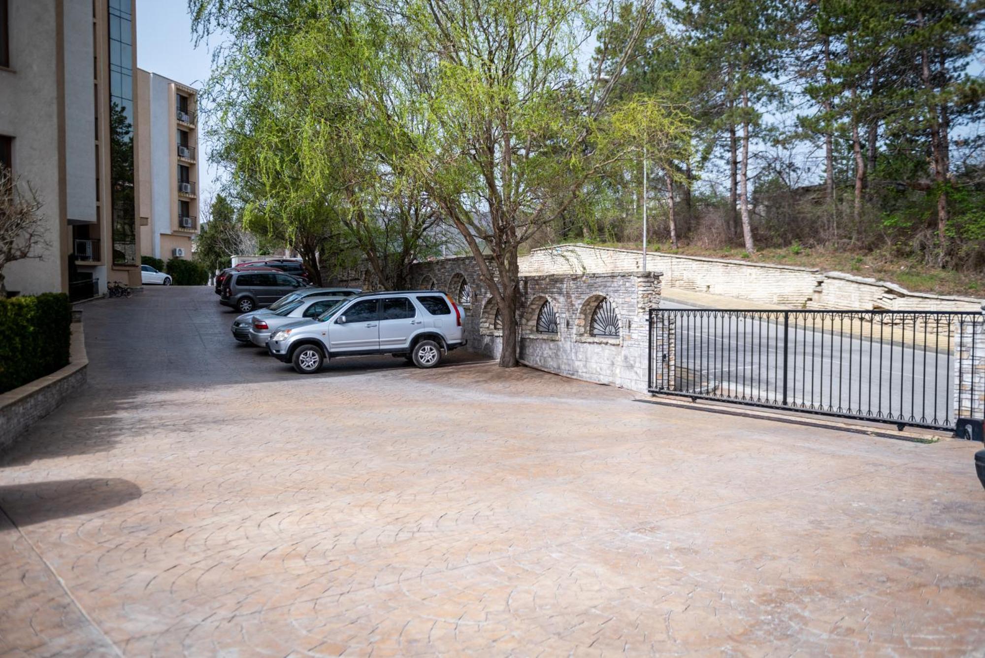 Queen'S Garden Balchik Apartment Bagian luar foto