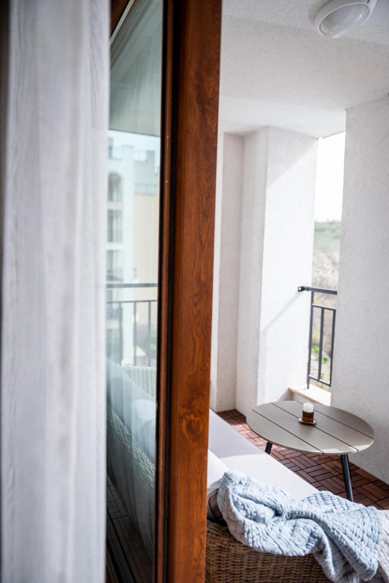 Queen'S Garden Balchik Apartment Bagian luar foto