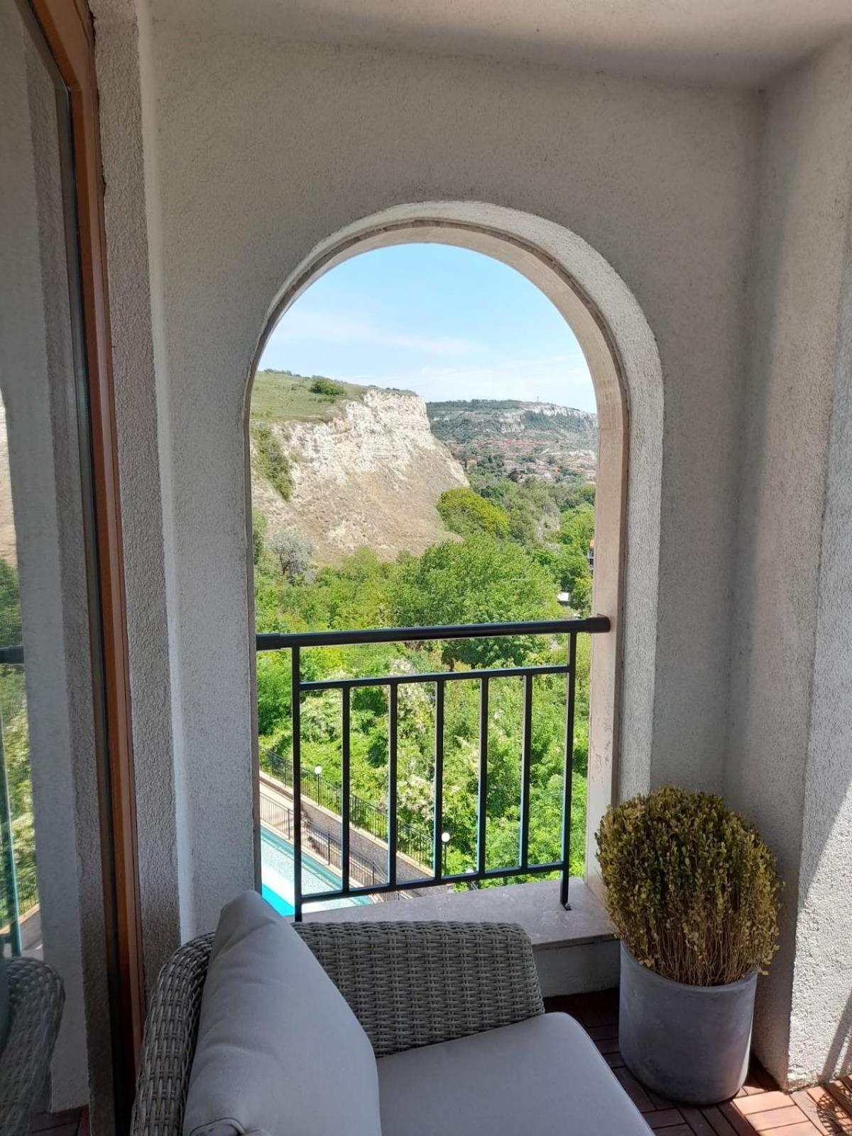 Queen'S Garden Balchik Apartment Bagian luar foto
