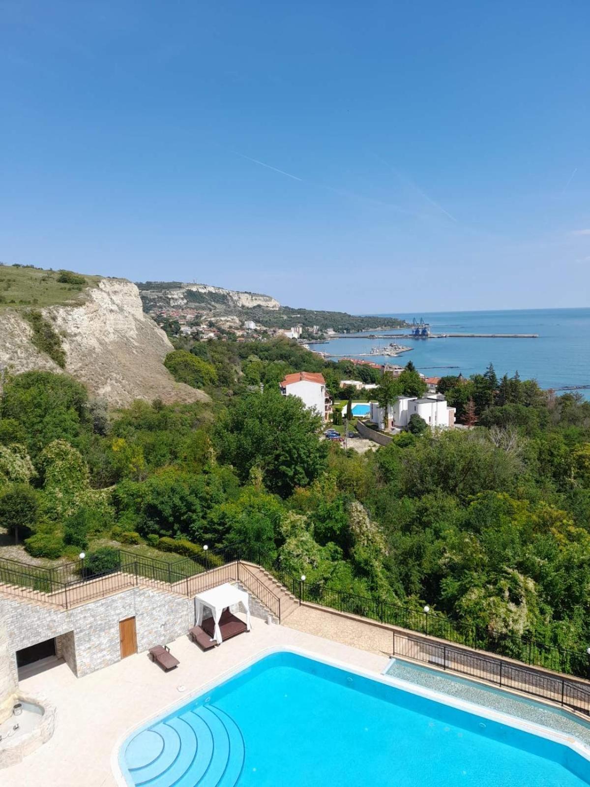 Queen'S Garden Balchik Apartment Bagian luar foto