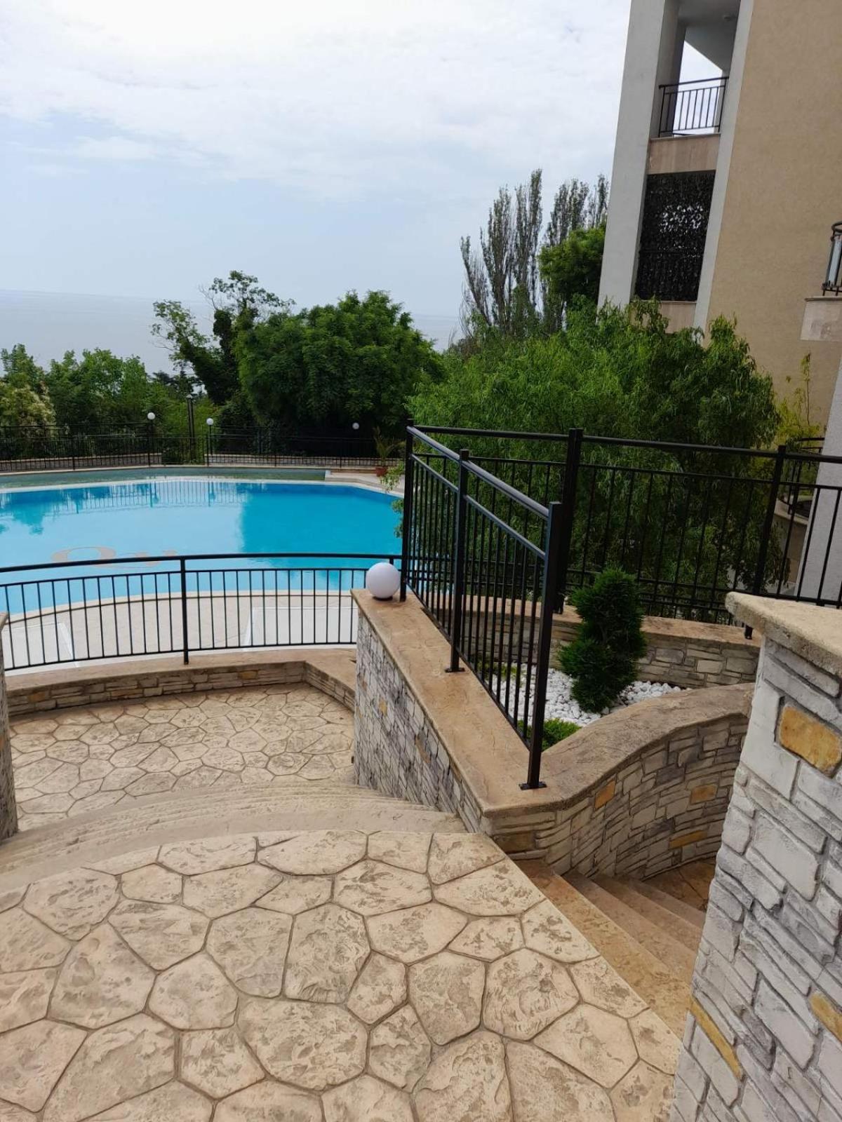 Queen'S Garden Balchik Apartment Bagian luar foto