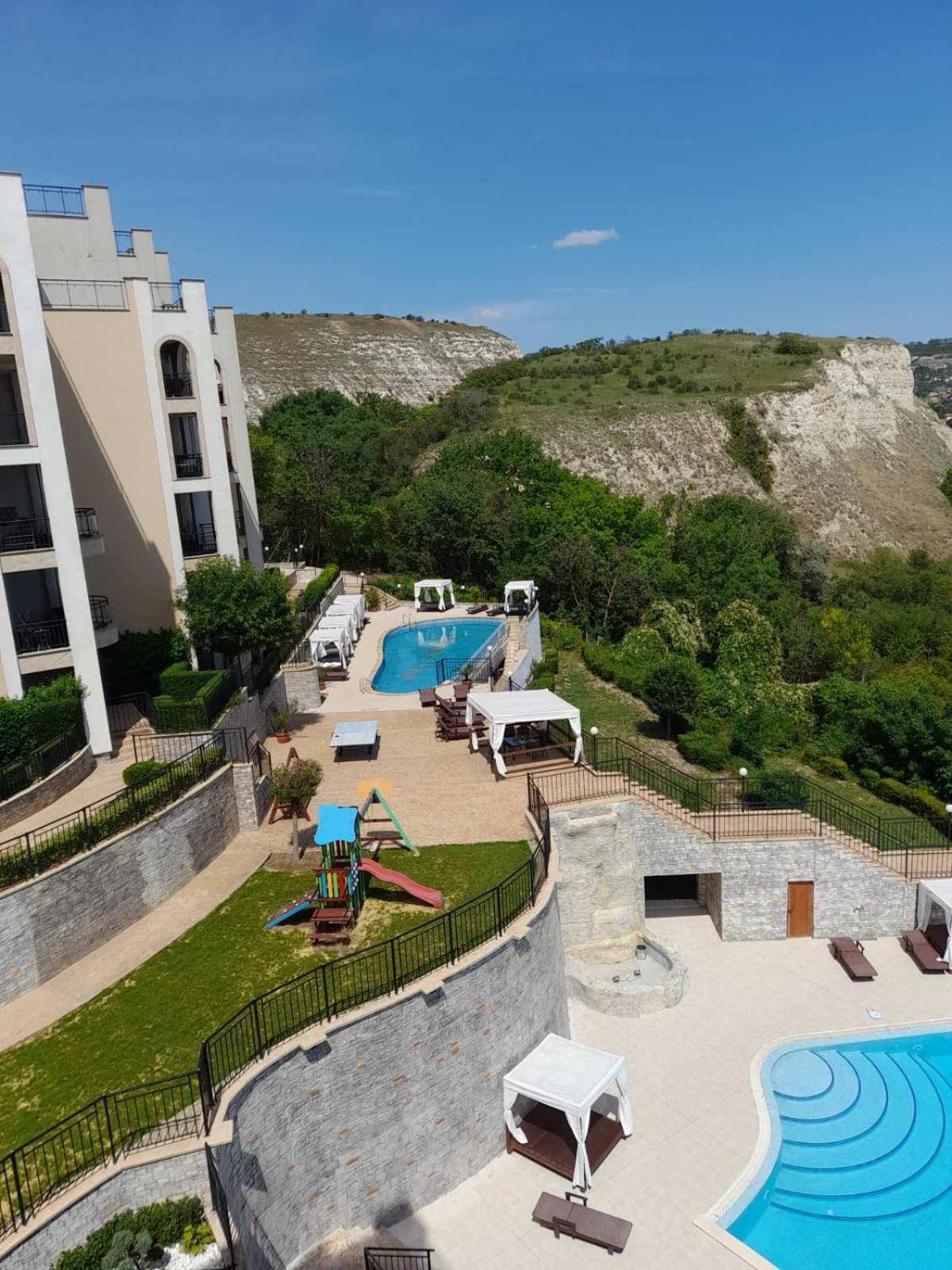 Queen'S Garden Balchik Apartment Bagian luar foto